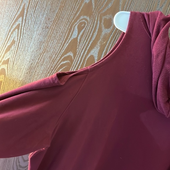Calia by Carrie Underwood maroon exposed shoulder, long sleeved sweatshirt. 2X - Picture 7 of 9